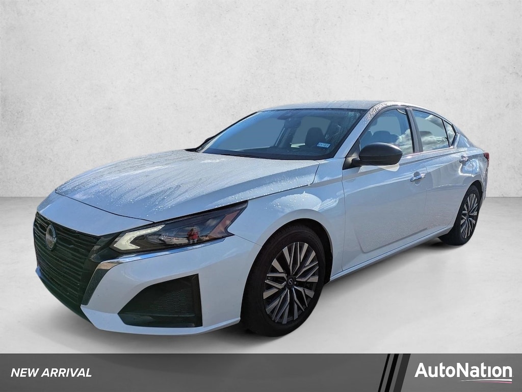 Used 2024 Nissan Altima 2.5 SV Sedan