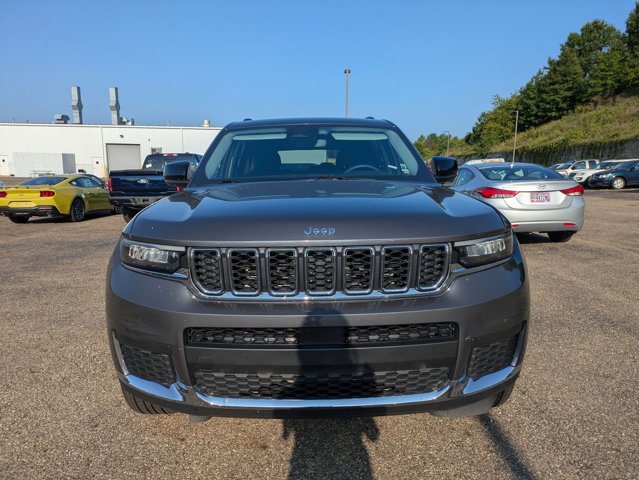 2023 Jeep Grand Cherokee Laredo photo 2