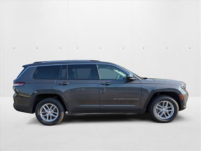 2023 Jeep Grand Cherokee Laredo photo 4