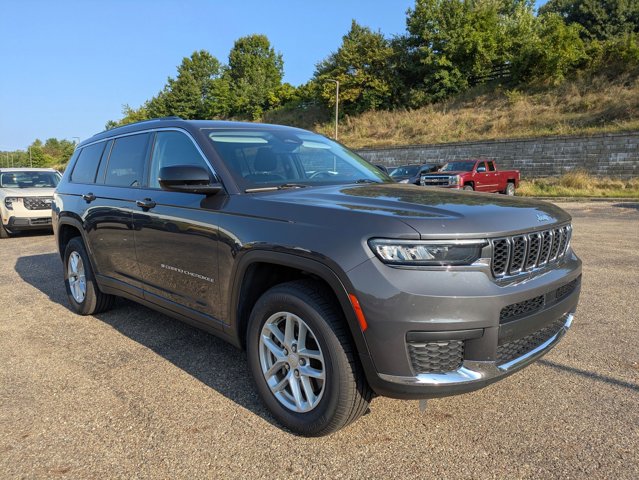 2023 Jeep Grand Cherokee Laredo photo 3