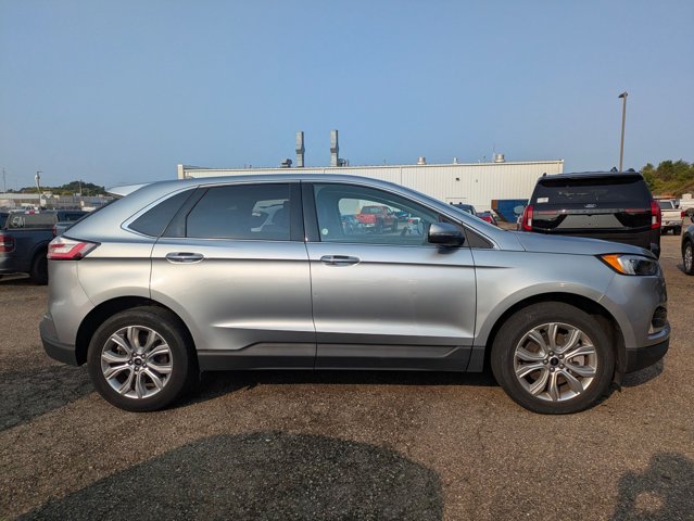 2024 Ford Edge Titanium photo 3
