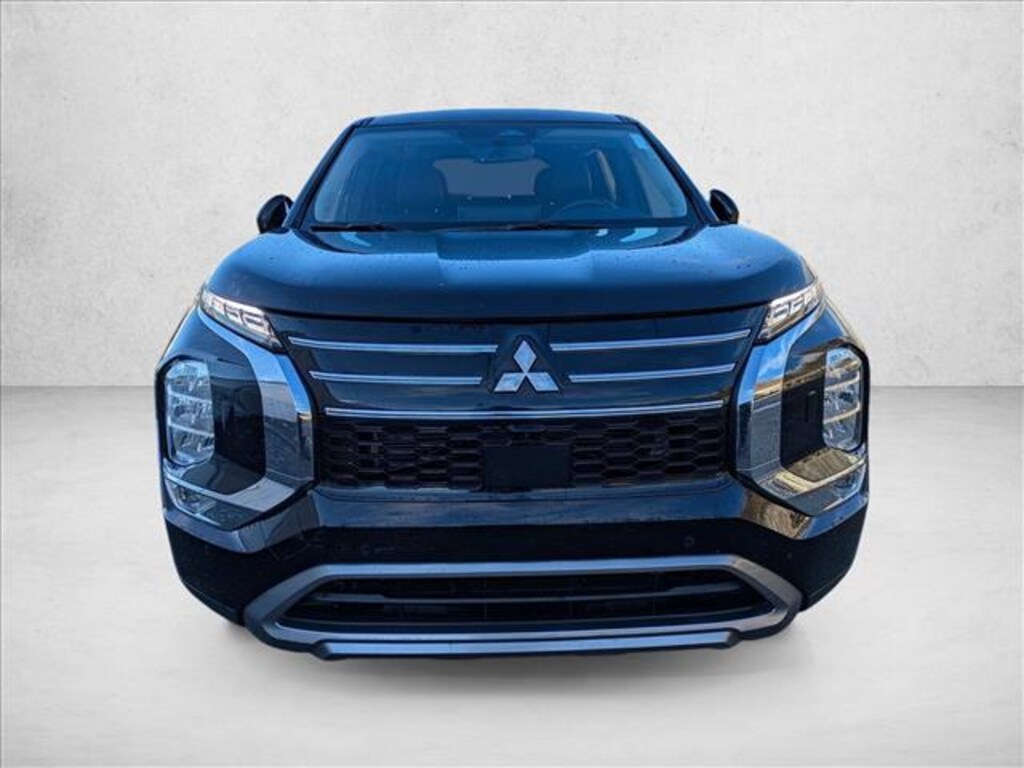 Used 2025 Mitsubishi Outlander SE SUV