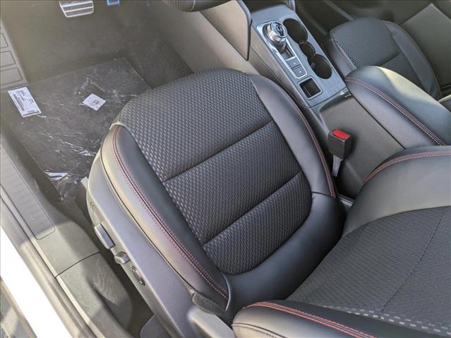 2024 Ford Escape ST-Line photo 4