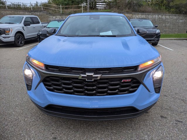 2024 Chevrolet Trax photo 2