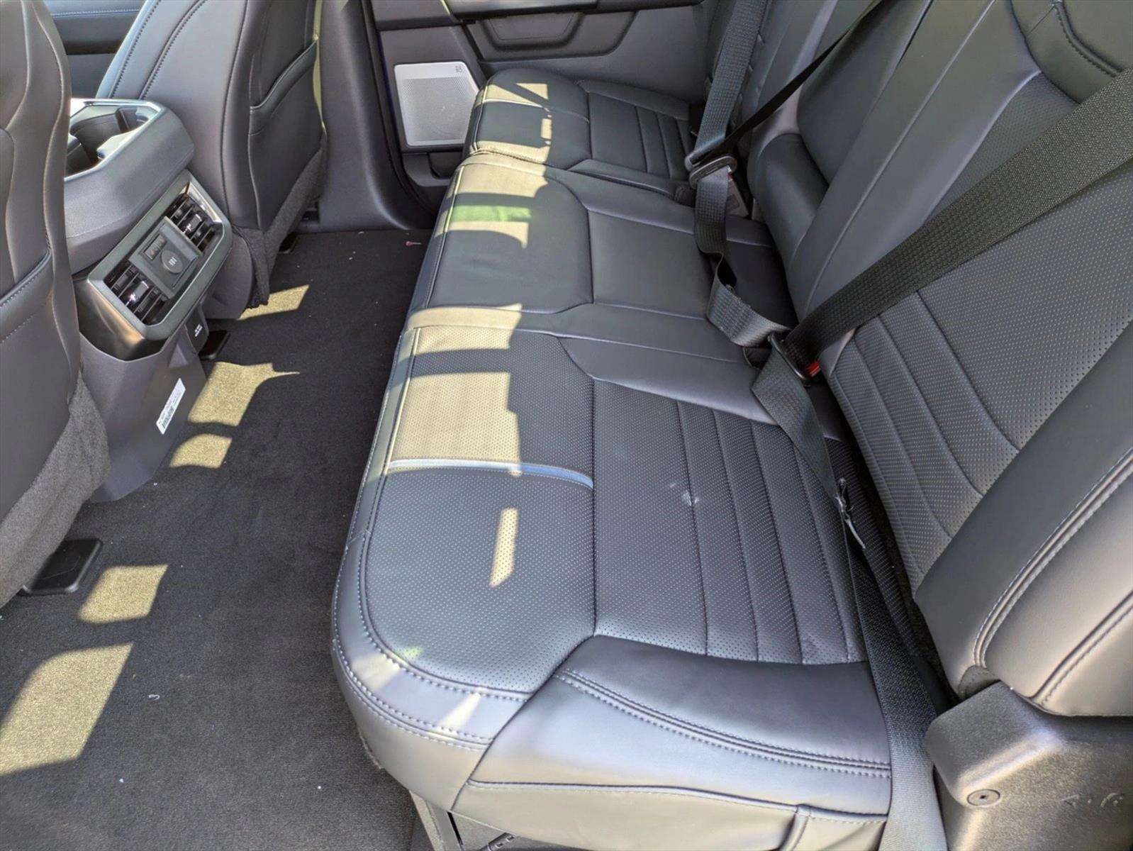 2026 Ford F-250 Super Duty Platinum - Photo 17