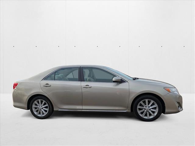 2014 Toyota Camry XLE photo 2