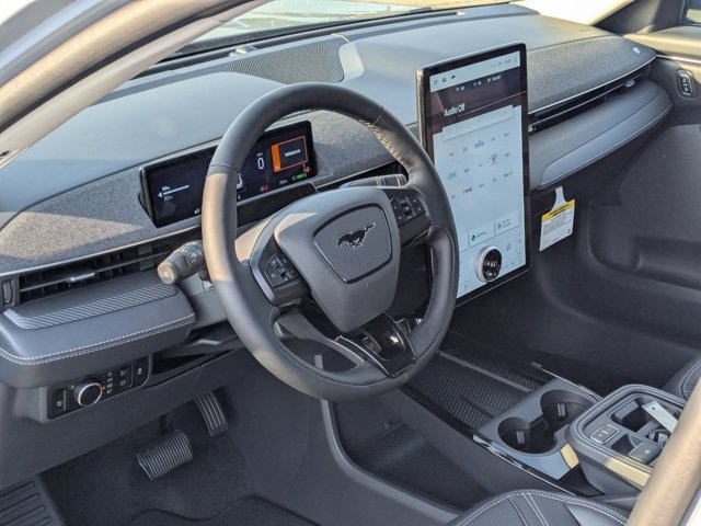 2025 Ford Mustang Mach-E Premium photo 3