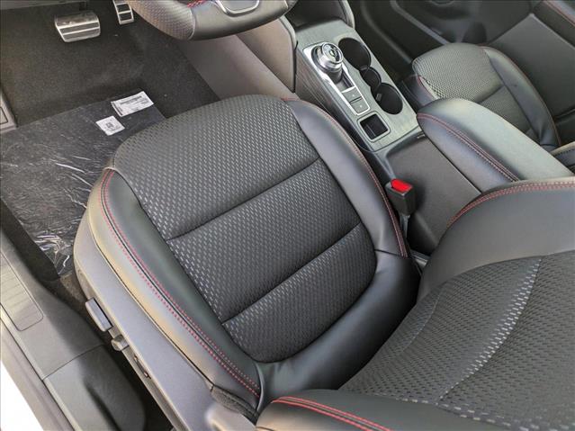 2024 Ford Escape ST-Line photo 4