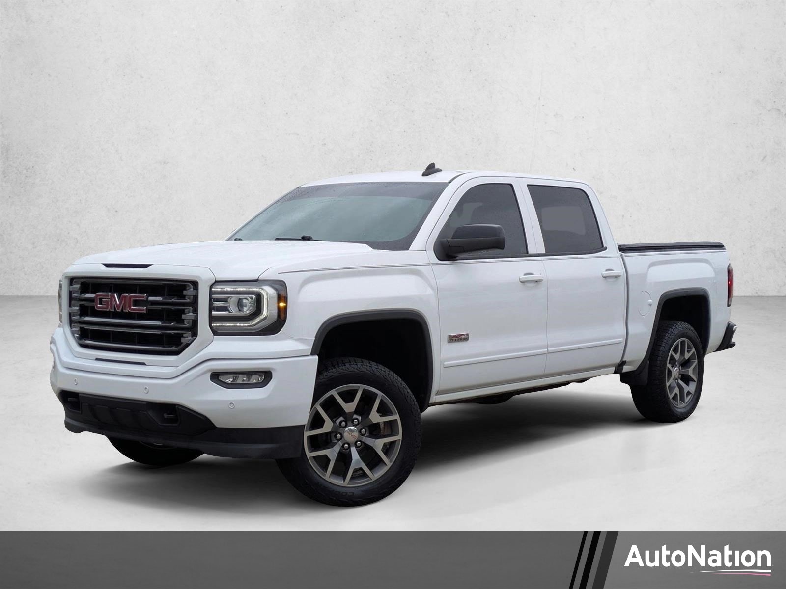 2018 GMC Sierra 4WD Crew Cab Short Box SLT's photo