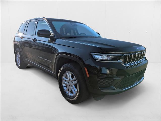 2023 Jeep Grand Cherokee Laredo photo 3