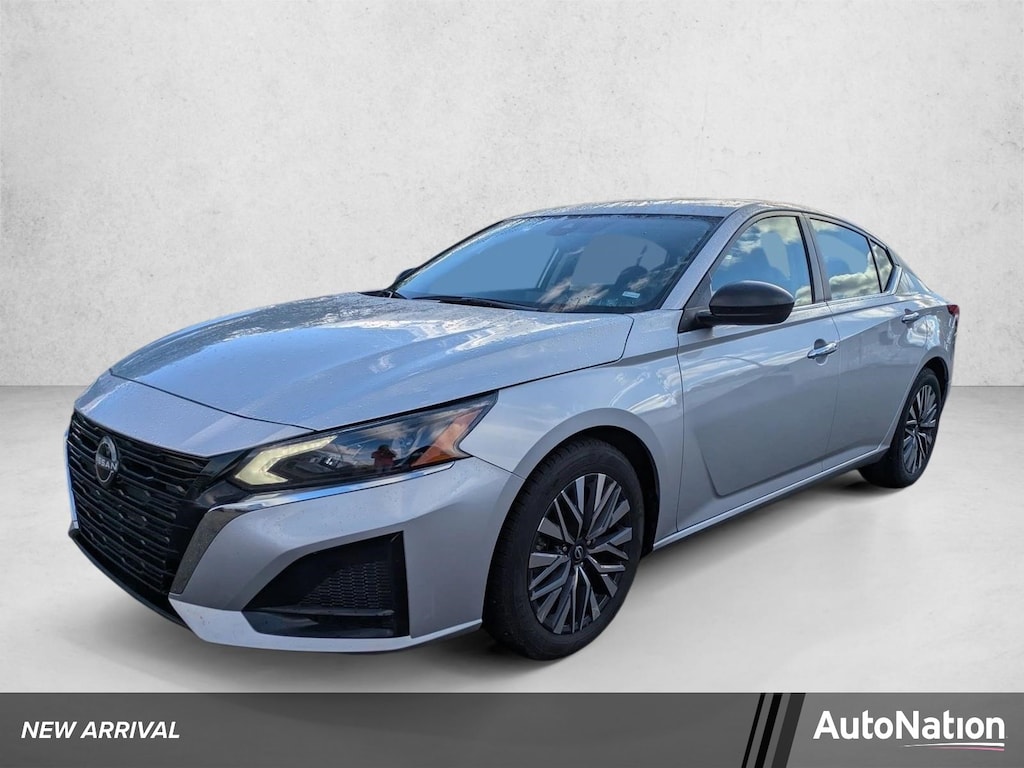 Used 2024 Nissan Altima 2.5 SV Sedan