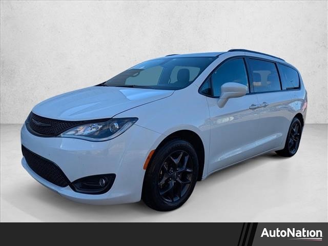 2019 Chrysler Pacifica Touring L Plus's photo