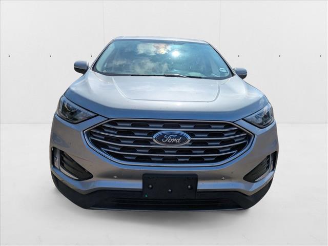 2022 Ford Edge Titanium photo 2