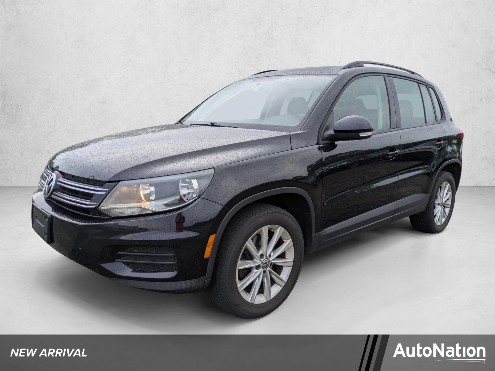 2017 Volkswagen Tiguan Limited 2.0T 4Motion's photo