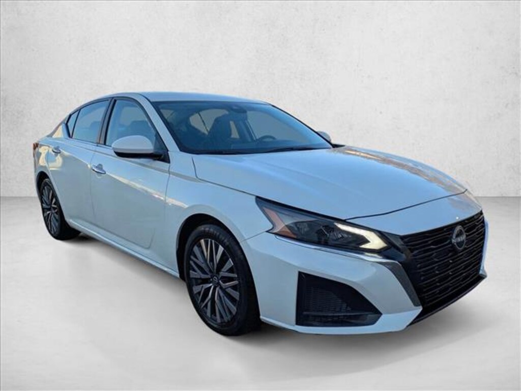 Used 2023 Nissan Altima 2.5 SV Sedan