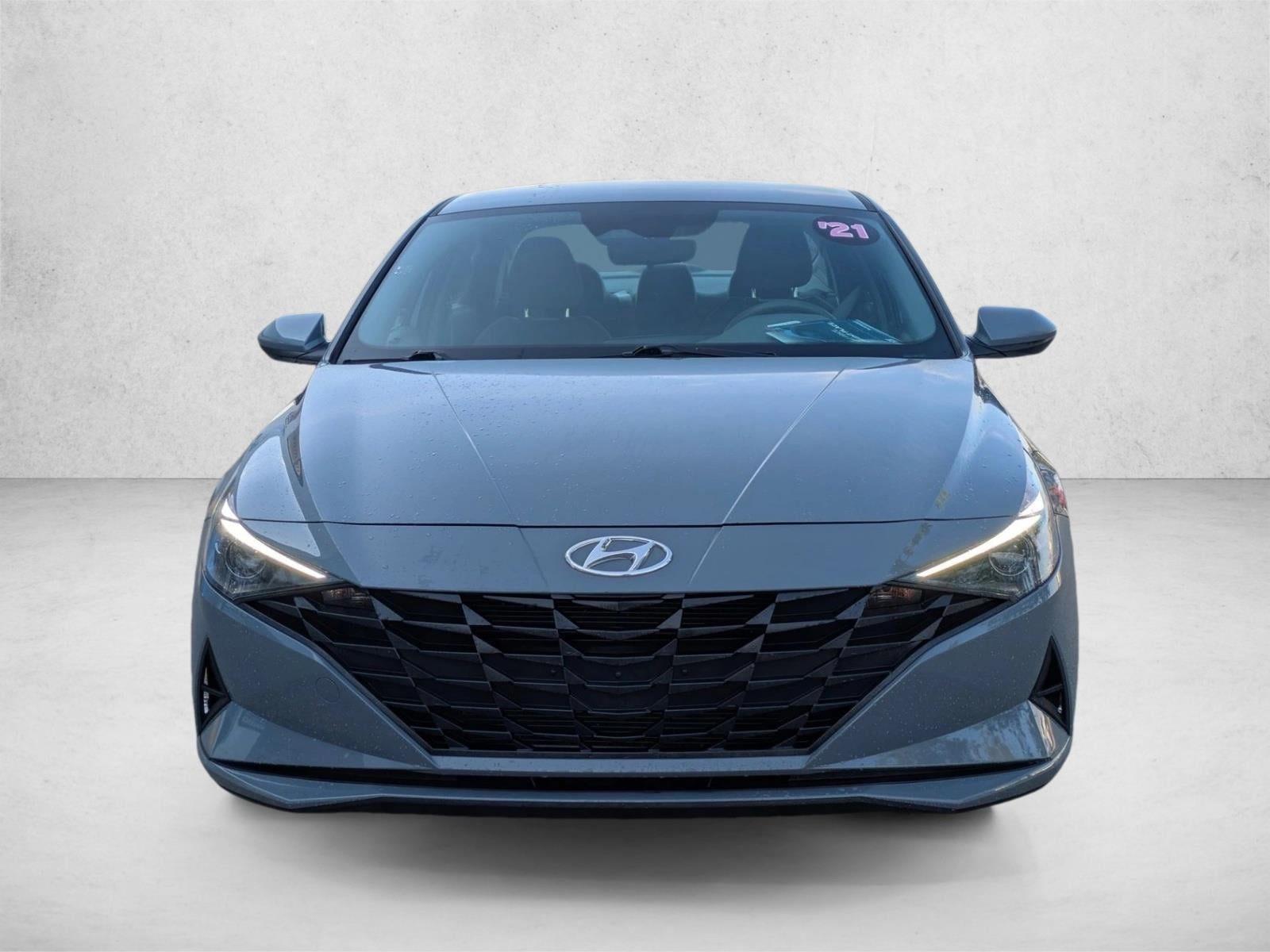 Used 2021 Hyundai Elantra SE with VIN KMHLL4AG6MU179632 for sale in North Canton, OH