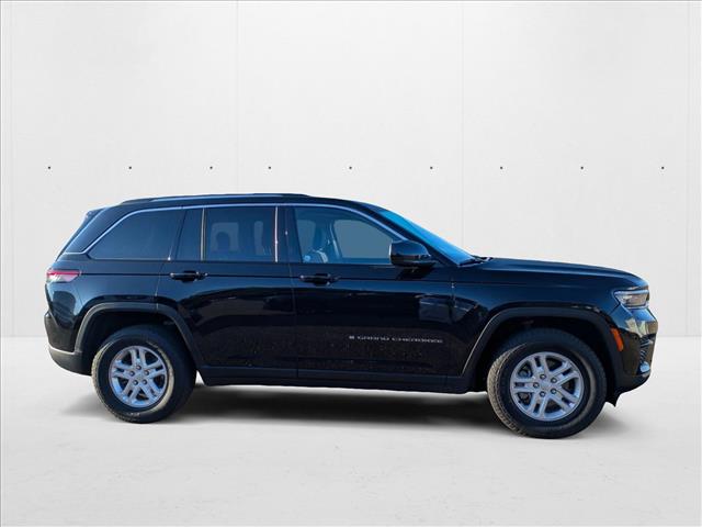 2023 Jeep Grand Cherokee Laredo photo 4