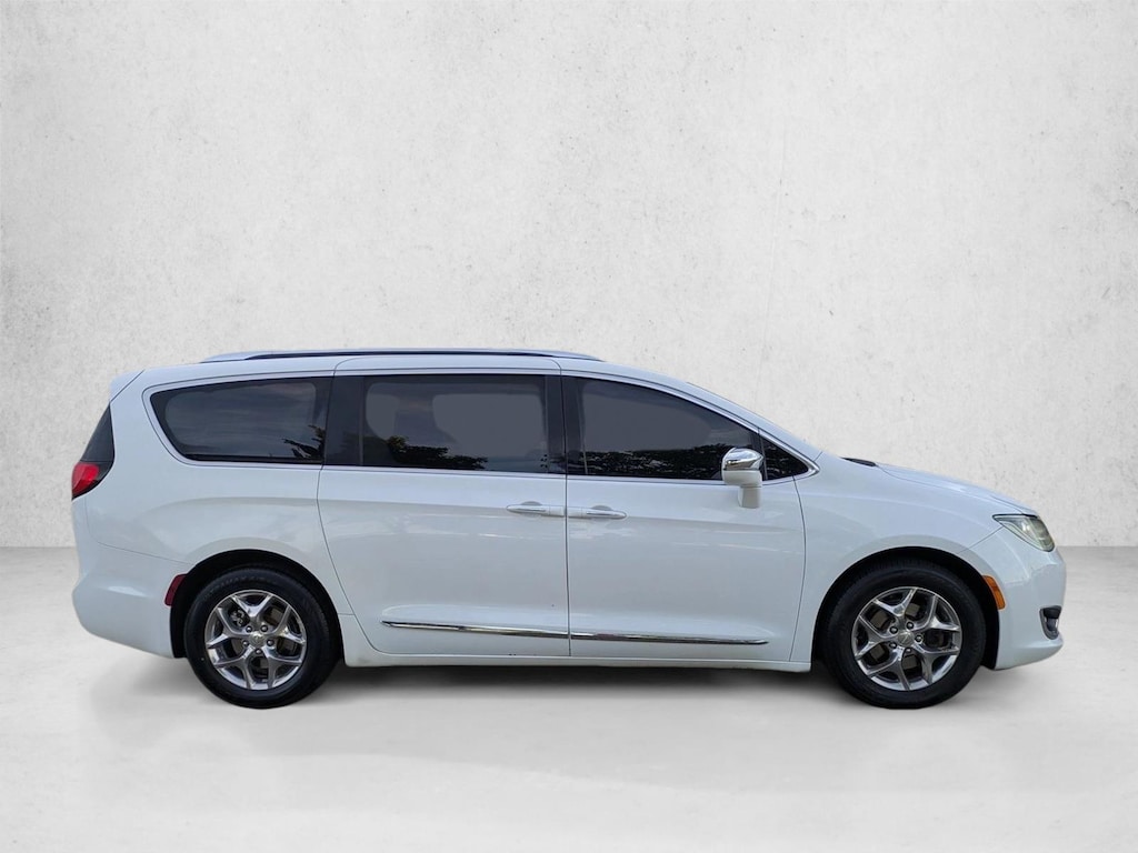 Used 2018 Chrysler Pacifica Limited Van