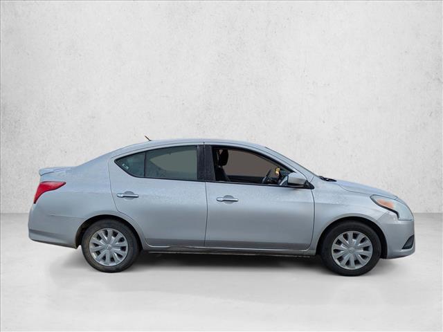 2017 Nissan Versa SV Sedan photo 3