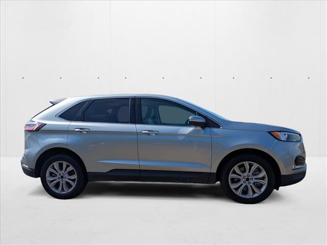 2022 Ford Edge Titanium photo 4