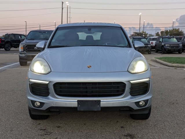 2016 Porsche Cayenne Base photo 2