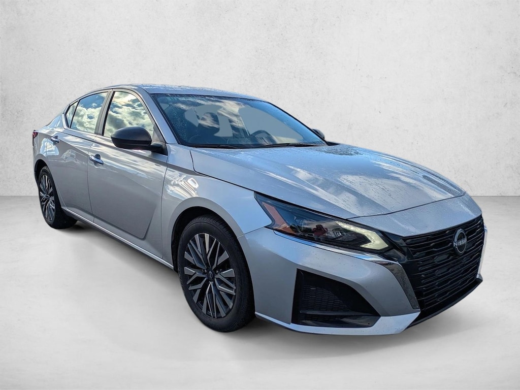 Used 2024 Nissan Altima 2.5 SV Sedan