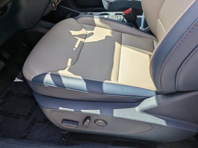 2025 Ford Maverick Lariat photo 3