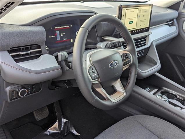 2025 Ford Explorer photo 3