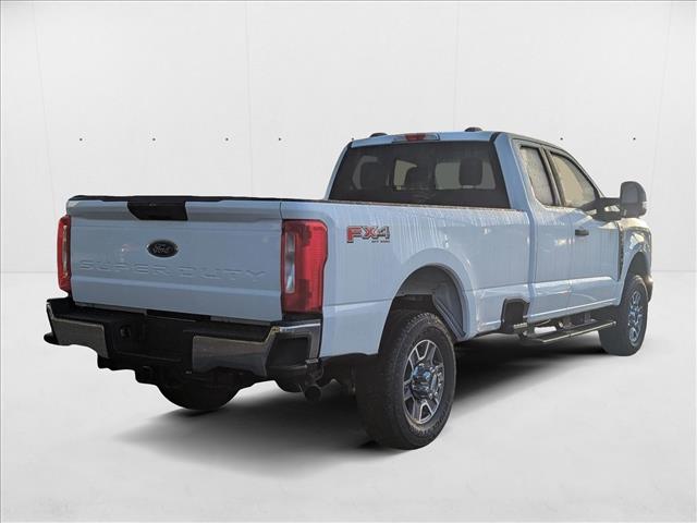 2025 Ford F-350 XLT photo 2