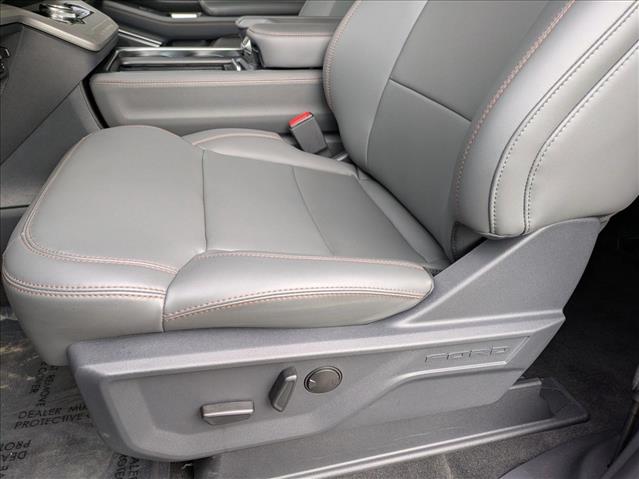 2025 Ford Expedition MAX photo 4