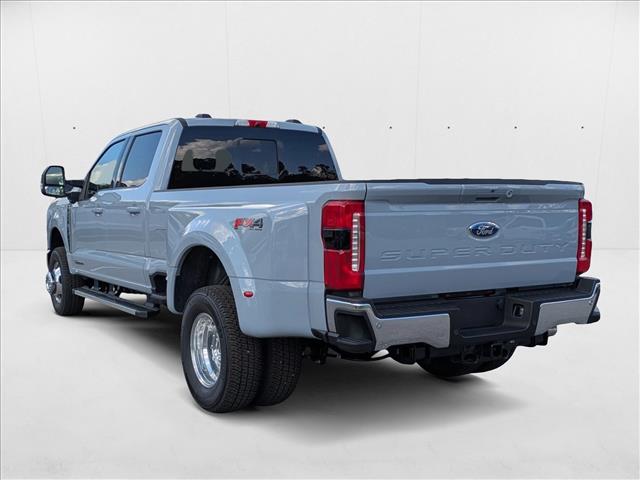 2025 Ford F-350 Lariat photo 2