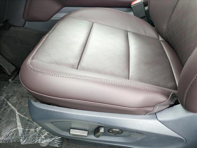 2025 Ford Explorer Platinum photo 4