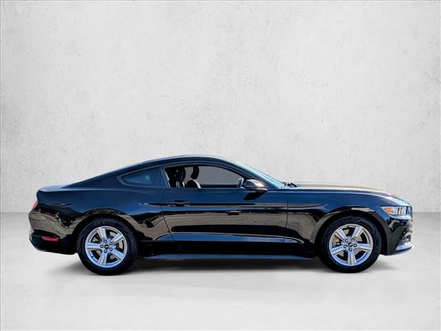 2017 Ford Mustang V6 photo 4