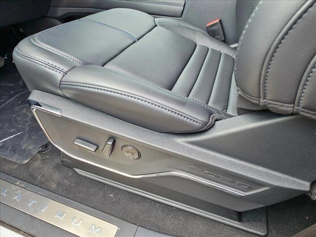 New 2025 Ford F-350 Platinum Truck Crew Cab