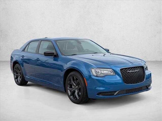 2023 Chrysler 300 Touring photo 3