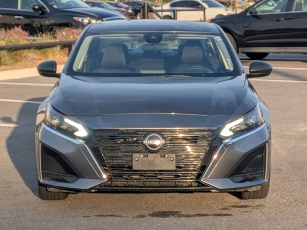 Used 2024 Nissan Altima 2.5 SV Sedan