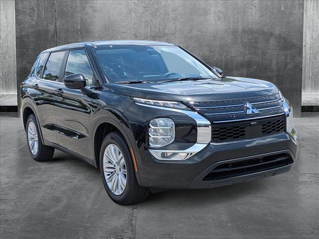 2024 Mitsubishi Outlander ES photo 3