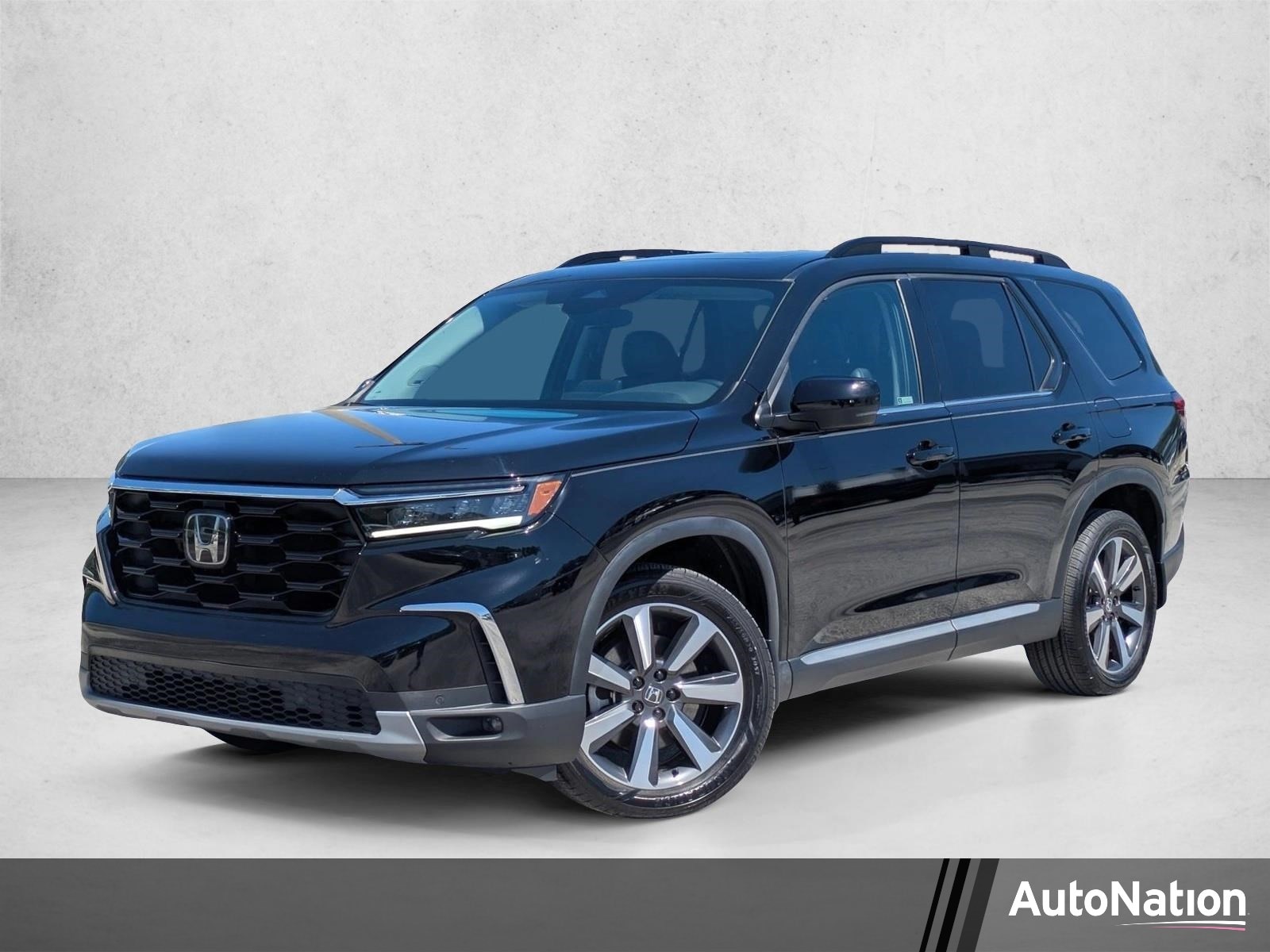 2023 Honda Pilot Touring AWD's photo