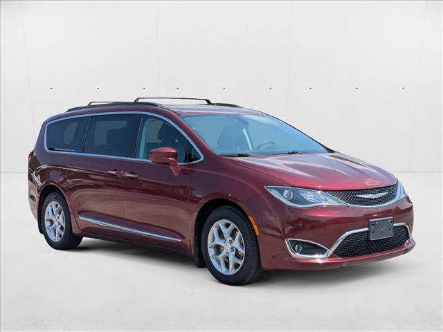 2017 Chrysler Pacifica Touring L photo 3