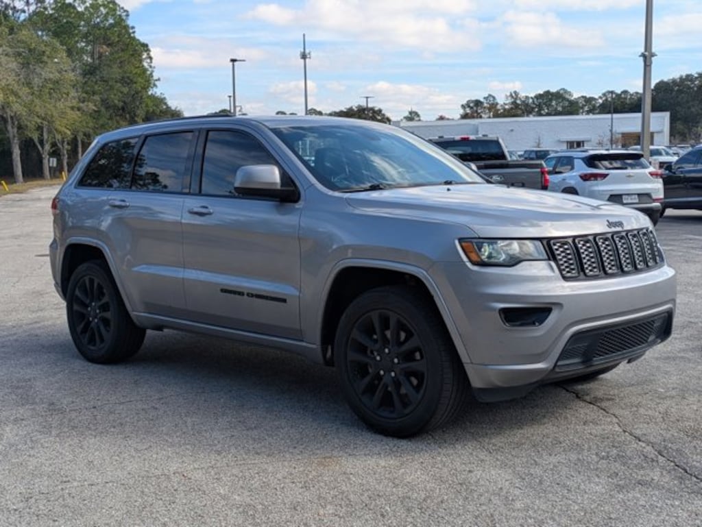 Used 2020 Jeep Grand Cherokee Laredo SUV
