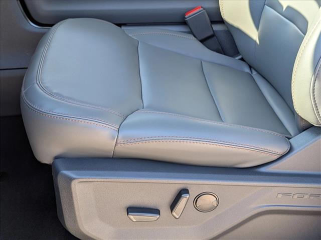 2025 Ford Expedition photo 4