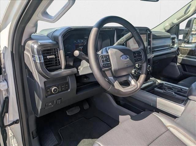 2025 Ford F-350 Lariat photo 2