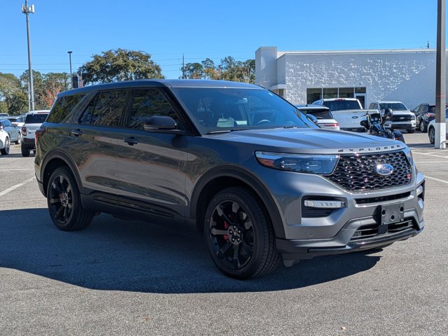 2022 Ford Explorer ST photo 2