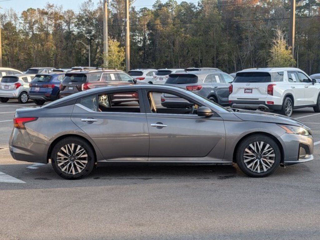 Used 2024 Nissan Altima 2.5 SV Sedan