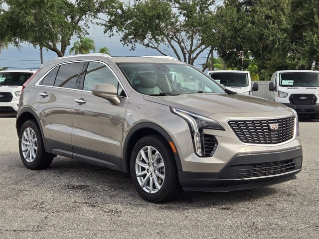 2023 Cadillac XT4 Luxury photo 3
