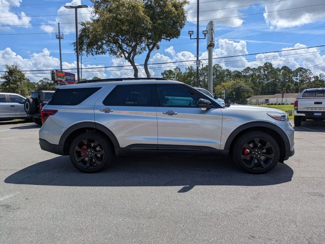 2020 Ford Explorer ST photo 4