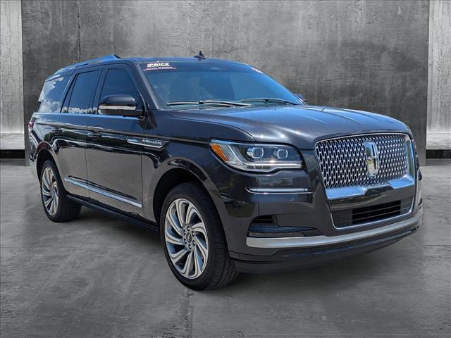 2023 Lincoln Navigator Standard photo 3