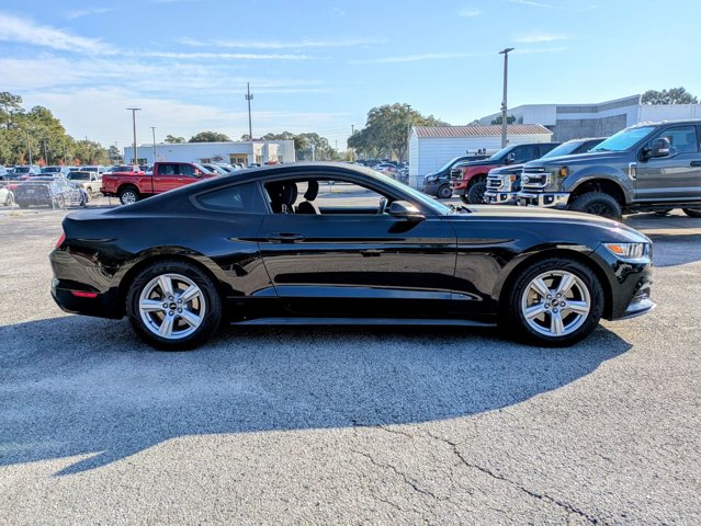 2017 Ford Mustang V6 photo 2