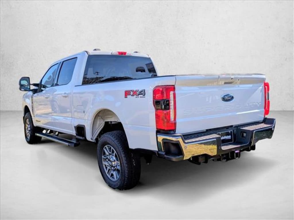 New 2026 Ford F-250 LARIAT Truck Crew Cab