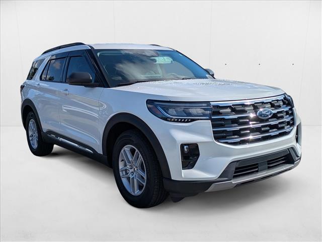 2025 Ford Explorer photo 3